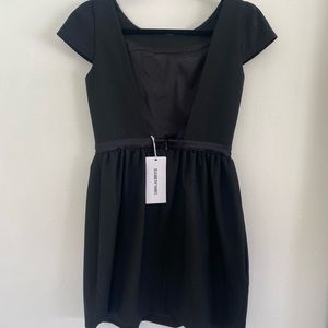 NWT Elizabeth and James Waldorf Mini Dress in Black Size 4. Sophisticated LBD